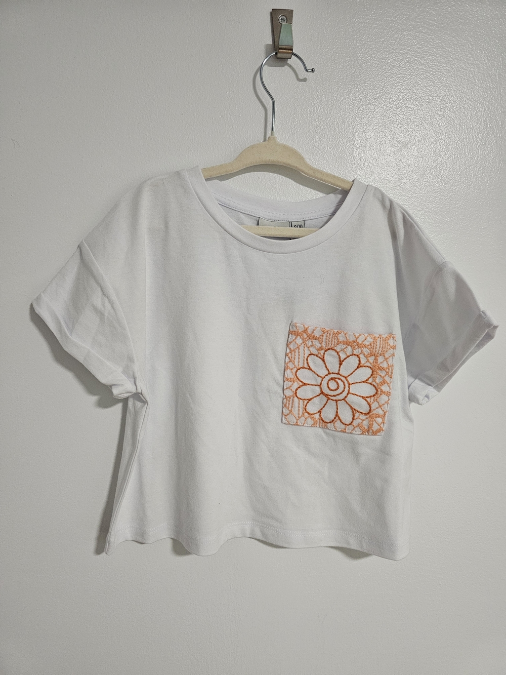 🧸2/20$ NWT Mid White Cropped Tee with Floral Embroidery Size 9-10T Girl